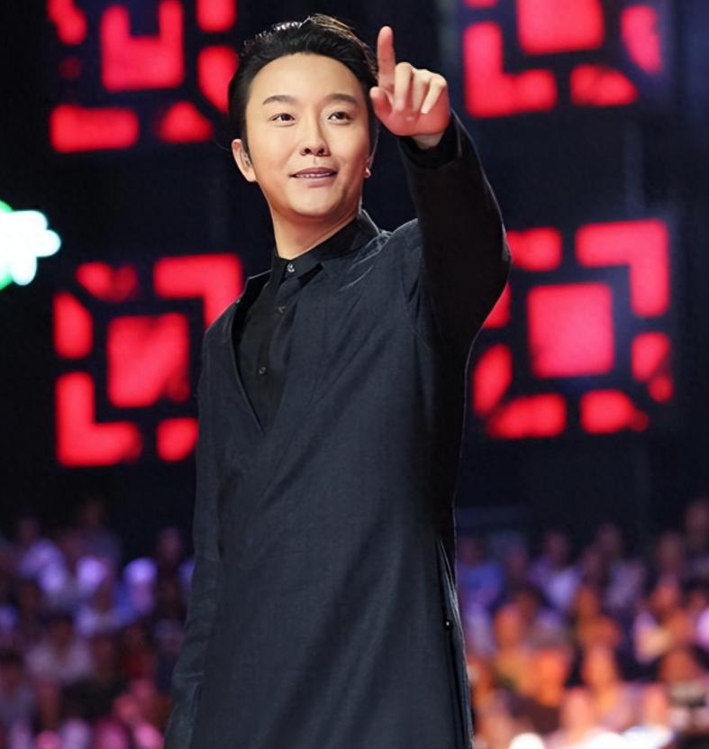 一把好牌打得稀烂！47岁“跳梁小丑”李玉刚，口碑彻底反转了？_一把好牌打得稀烂！47岁“跳梁小丑”李玉刚，口碑彻底反转了？_