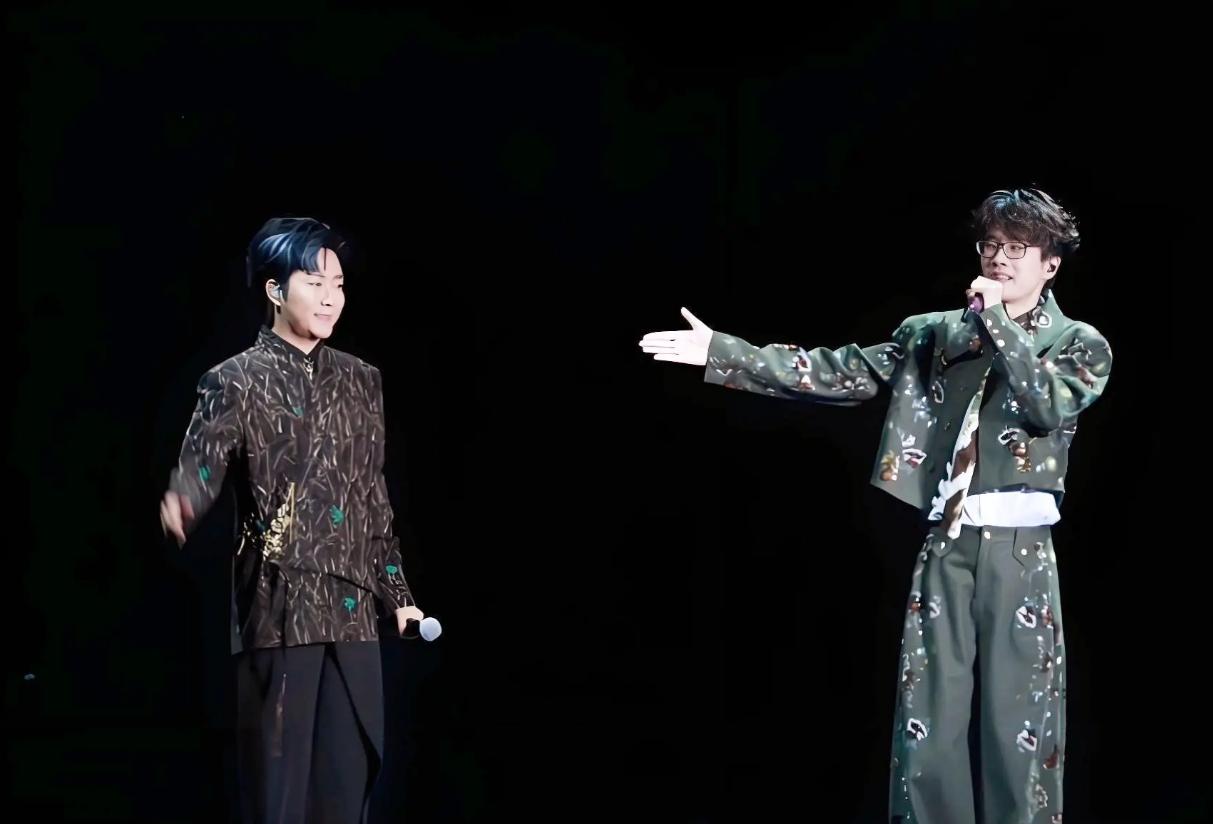 一把好牌打得稀烂！47岁“跳梁小丑”李玉刚，口碑彻底反转了？__一把好牌打得稀烂！47岁“跳梁小丑”李玉刚，口碑彻底反转了？