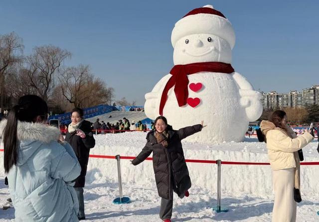错过等一年!陶然亭公园“超萌大雪人”上线,速来打卡_错过等一年!陶然亭公园“超萌大雪人”上线,速来打卡_