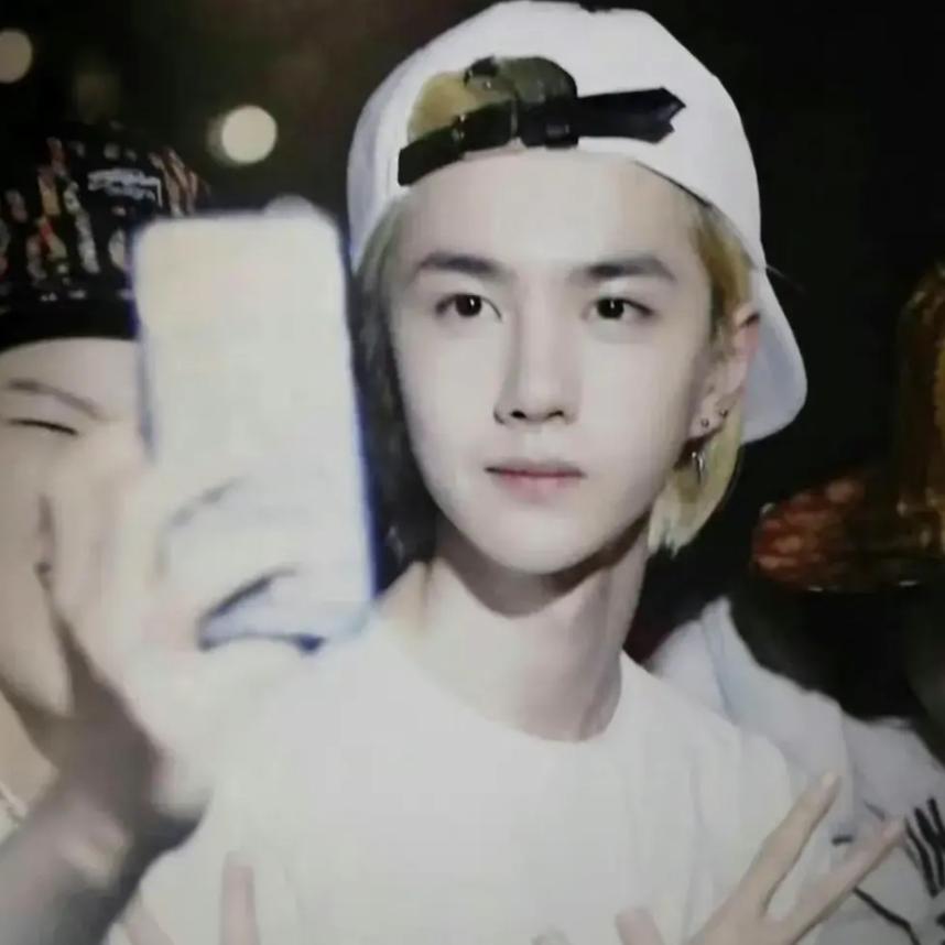 胡歌和王一博_胡歌床技_