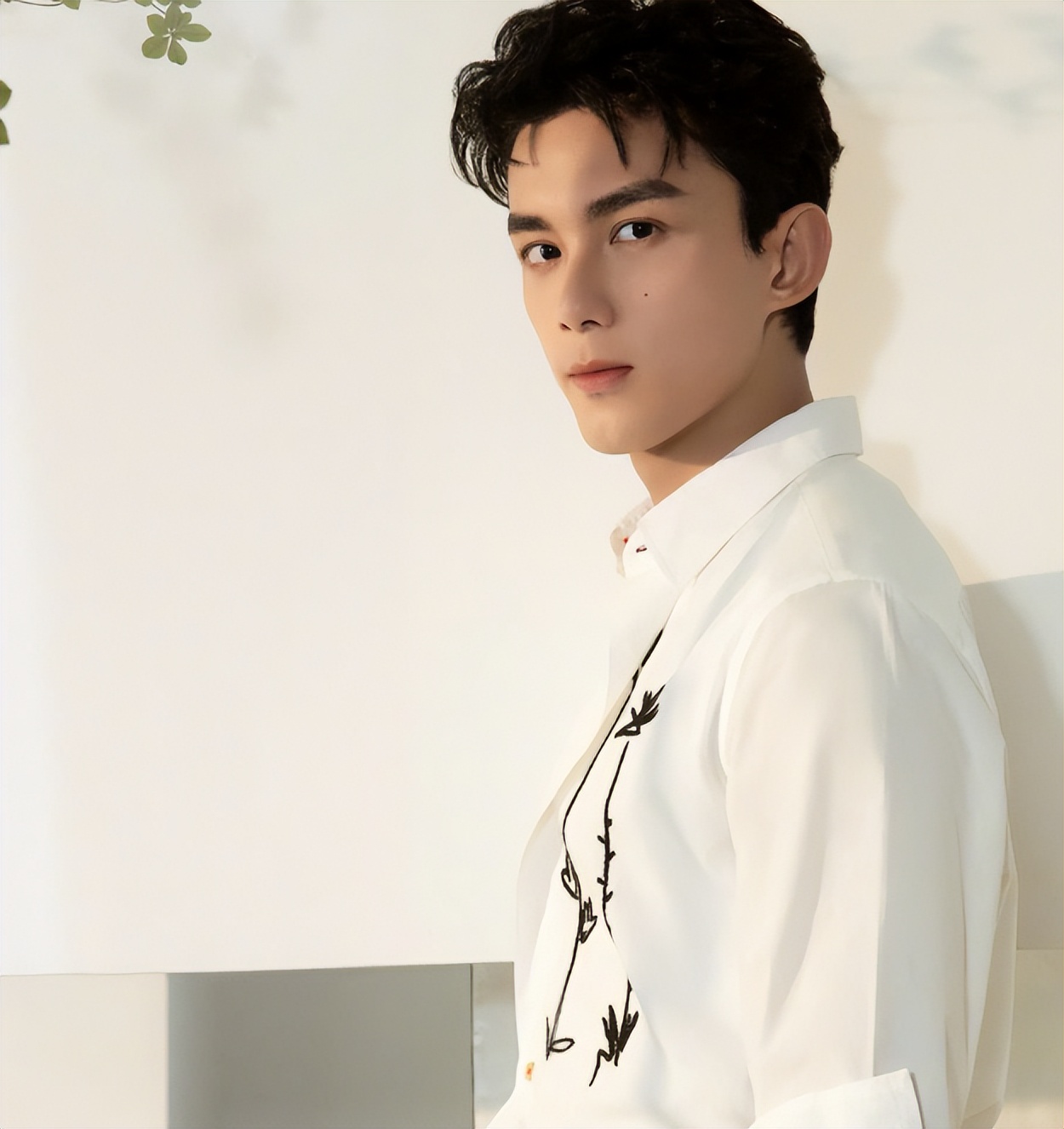 胡歌床技__胡歌和王一博