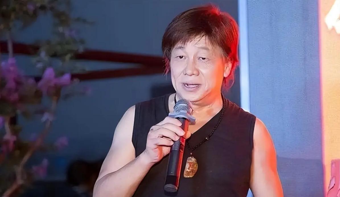 梁小龙之后再无陈真！因爱国被封杀20年，发妻被泼硫酸毁容__梁小龙之后再无陈真！因爱国被封杀20年，发妻被泼硫酸毁容