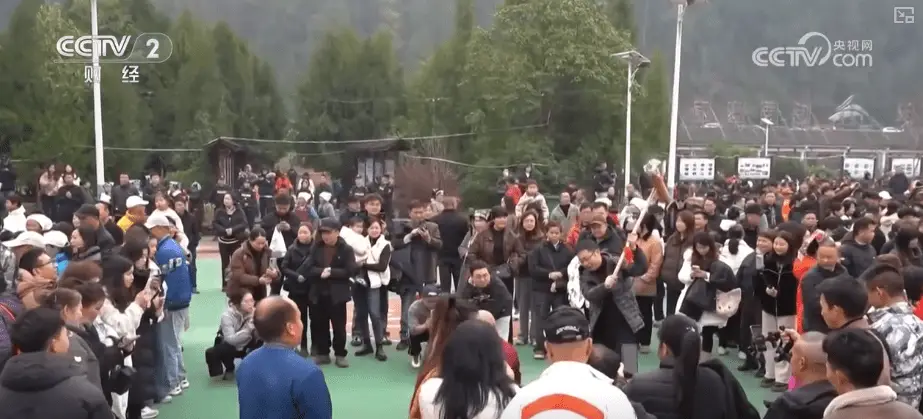 _春节旅游市场火热亮点纷呈 “年味化”“小型化”“带着年味去旅行”需求攀升_春节旅游市场火热亮点纷呈 “年味化”“小型化”“带着年味去旅行”需求攀升