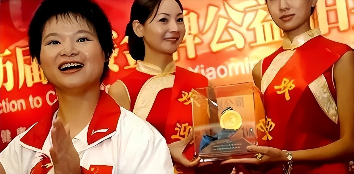 她是奥运冠军，399万高价卖掉金牌，辞去公职全家移民 41岁成胸模__她是奥运冠军，399万高价卖掉金牌，辞去公职全家移民 41岁成胸模