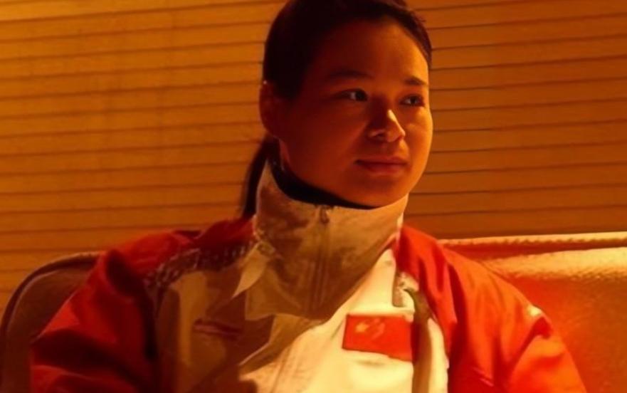 _她是奥运冠军，399万高价卖掉金牌，辞去公职全家移民 41岁成胸模_她是奥运冠军，399万高价卖掉金牌，辞去公职全家移民 41岁成胸模