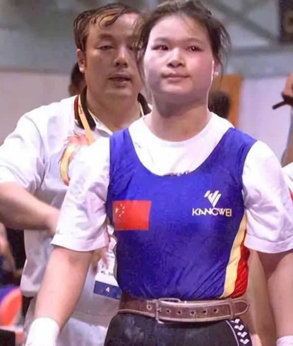 她是奥运冠军，399万高价卖掉金牌，辞去公职全家移民 41岁成胸模_她是奥运冠军，399万高价卖掉金牌，辞去公职全家移民 41岁成胸模_