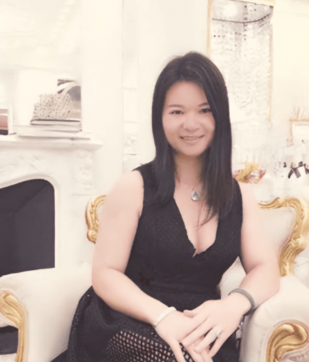 她是奥运冠军，399万高价卖掉金牌，辞去公职全家移民 41岁成胸模_她是奥运冠军，399万高价卖掉金牌，辞去公职全家移民 41岁成胸模_