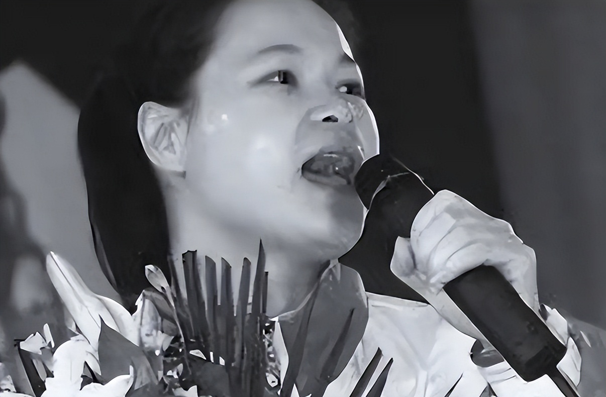 她是奥运冠军，399万高价卖掉金牌，辞去公职全家移民 41岁成胸模_她是奥运冠军，399万高价卖掉金牌，辞去公职全家移民 41岁成胸模_