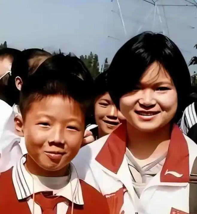 _她是奥运冠军，399万高价卖掉金牌，辞去公职全家移民 41岁成胸模_她是奥运冠军，399万高价卖掉金牌，辞去公职全家移民 41岁成胸模