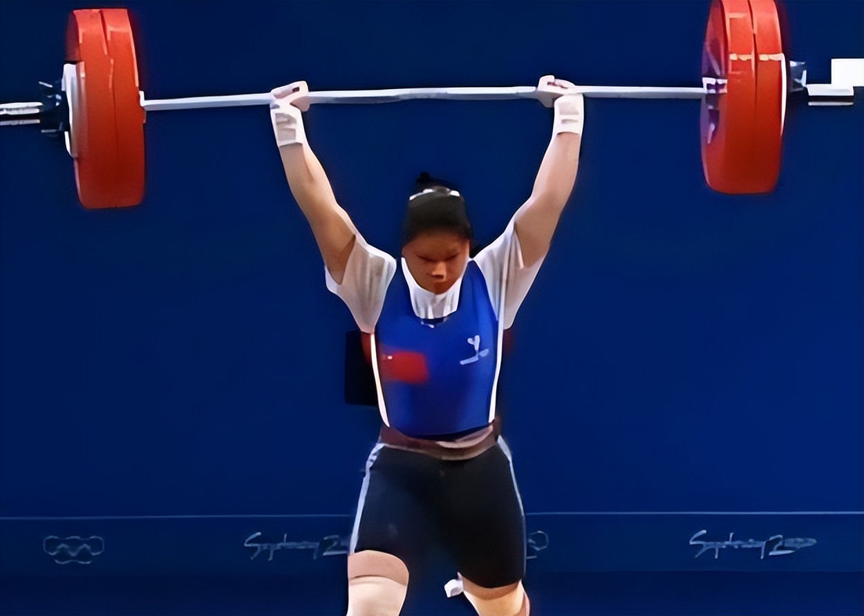 她是奥运冠军，399万高价卖掉金牌，辞去公职全家移民 41岁成胸模__她是奥运冠军，399万高价卖掉金牌，辞去公职全家移民 41岁成胸模