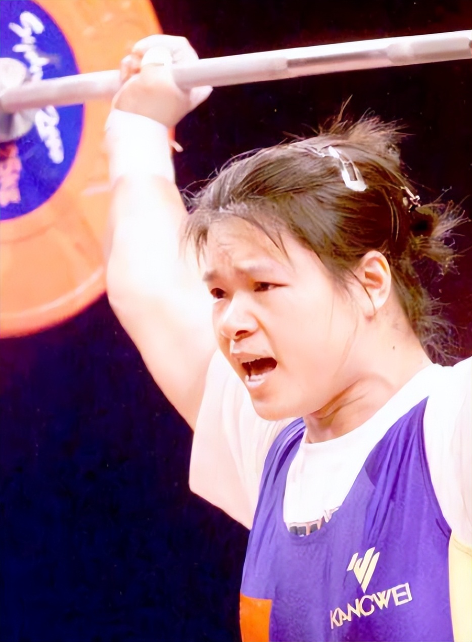 _她是奥运冠军，399万高价卖掉金牌，辞去公职全家移民 41岁成胸模_她是奥运冠军，399万高价卖掉金牌，辞去公职全家移民 41岁成胸模