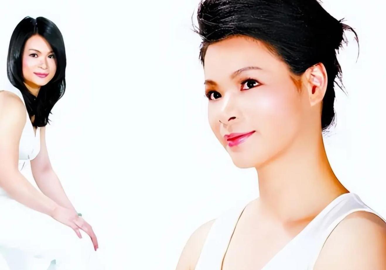 她是奥运冠军，399万高价卖掉金牌，辞去公职全家移民 41岁成胸模_她是奥运冠军，399万高价卖掉金牌，辞去公职全家移民 41岁成胸模_