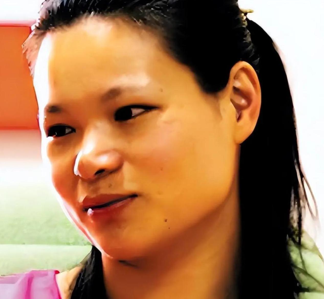 她是奥运冠军，399万高价卖掉金牌，辞去公职全家移民 41岁成胸模__她是奥运冠军，399万高价卖掉金牌，辞去公职全家移民 41岁成胸模