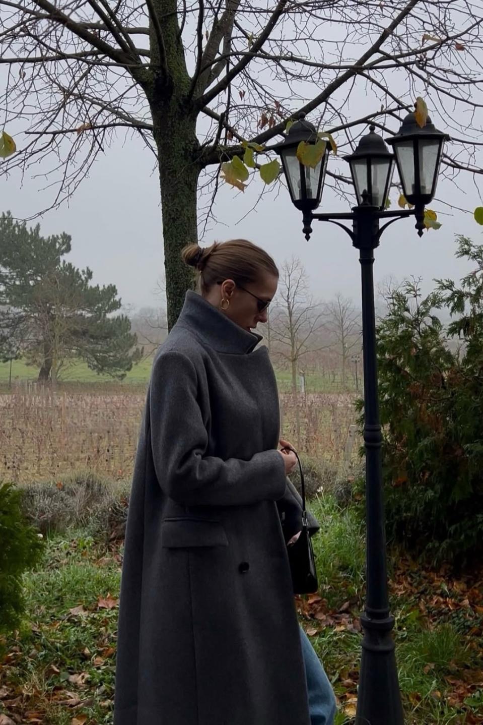 _这波自带“距离美学”的氛围穿搭赢很大_这波自带“距离美学”的氛围穿搭赢很大