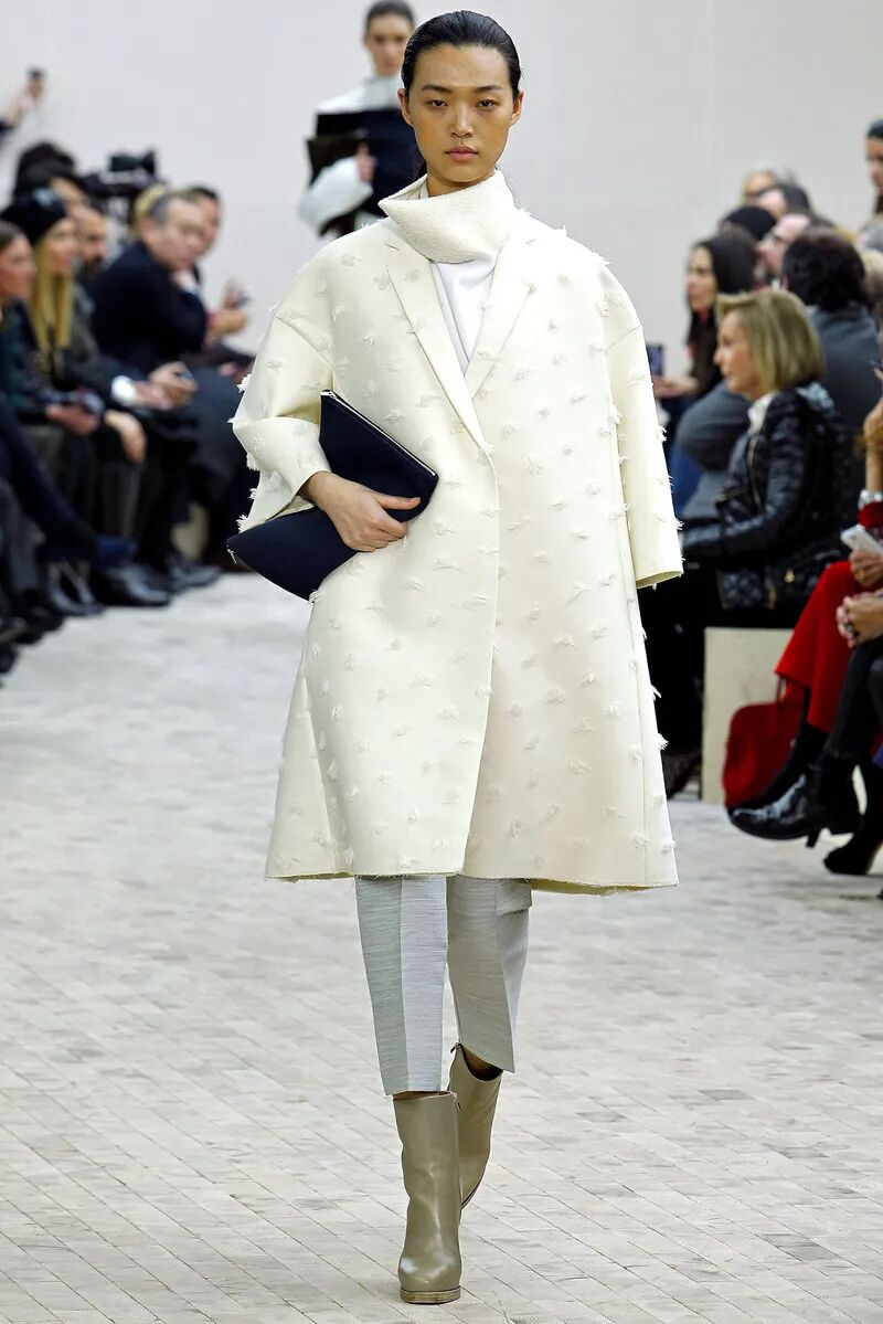 这波自带“距离美学”的氛围穿搭赢很大_这波自带“距离美学”的氛围穿搭赢很大_