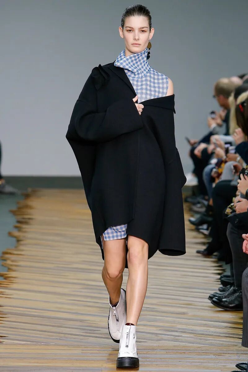 这波自带“距离美学”的氛围穿搭赢很大__这波自带“距离美学”的氛围穿搭赢很大