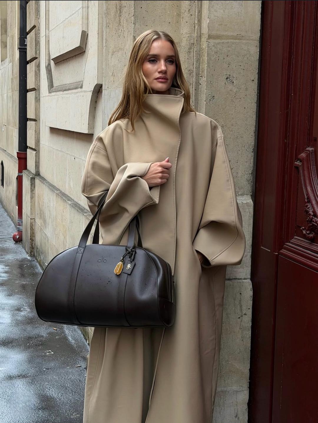 _这波自带“距离美学”的氛围穿搭赢很大_这波自带“距离美学”的氛围穿搭赢很大