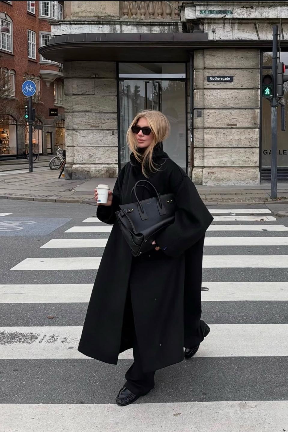 _这波自带“距离美学”的氛围穿搭赢很大_这波自带“距离美学”的氛围穿搭赢很大