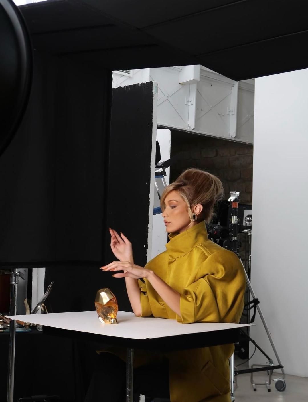 这波自带“距离美学”的氛围穿搭赢很大_这波自带“距离美学”的氛围穿搭赢很大_