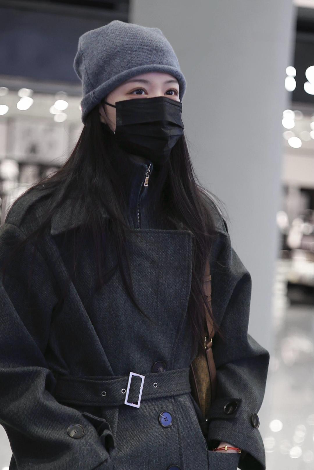 _这波自带“距离美学”的氛围穿搭赢很大_这波自带“距离美学”的氛围穿搭赢很大