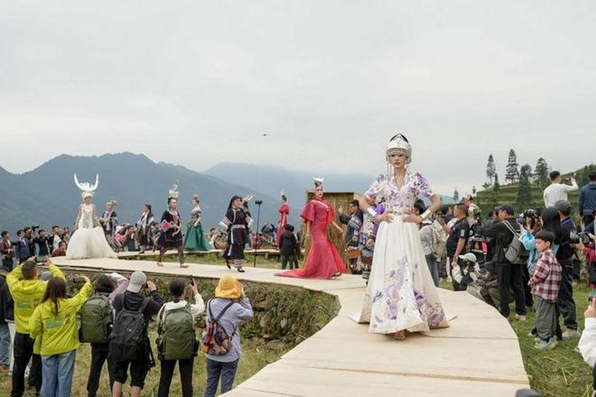 向“轻”而行、“重”塑价值！贵旅集团助力打造世界级旅游目的地__向“轻”而行、“重”塑价值！贵旅集团助力打造世界级旅游目的地