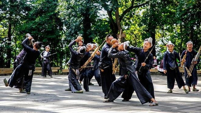 向“轻”而行、“重”塑价值！贵旅集团助力打造世界级旅游目的地__向“轻”而行、“重”塑价值！贵旅集团助力打造世界级旅游目的地