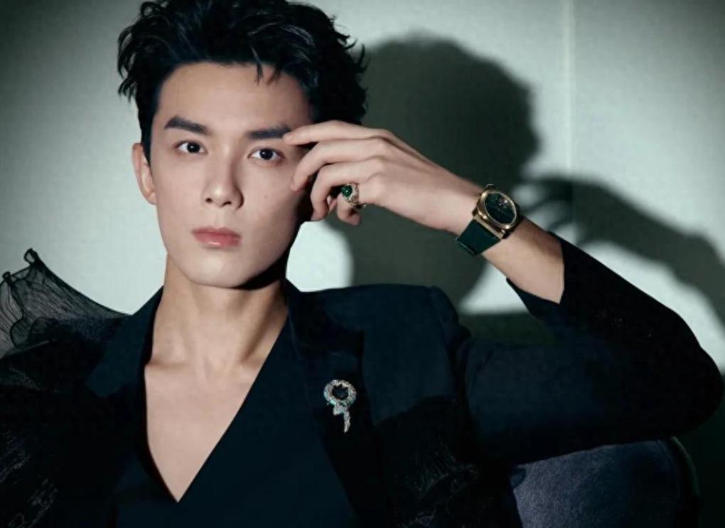 官方出手了！吴磊床照事件再升级，何猷君被曝出轨，赵露思被牵连_官方出手了！吴磊床照事件再升级，何猷君被曝出轨，赵露思被牵连_