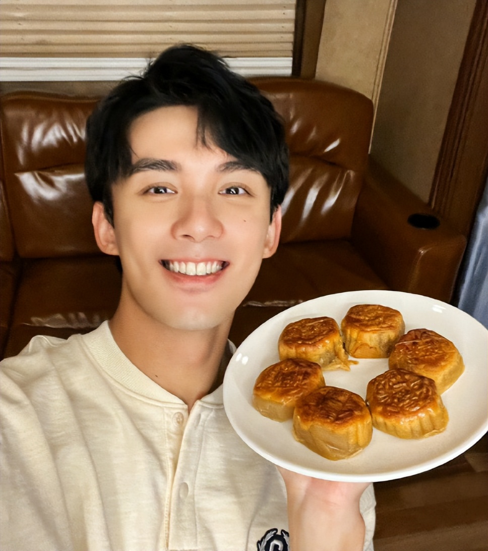 官方出手了！吴磊床照事件再升级，何猷君被曝出轨，赵露思被牵连__官方出手了！吴磊床照事件再升级，何猷君被曝出轨，赵露思被牵连