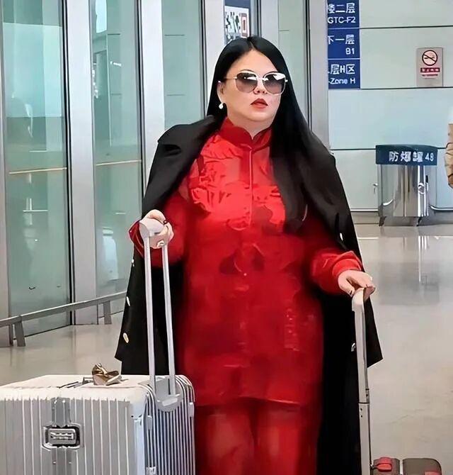 赵薇和李湘谁有钱_李湘和赵薇卖红酒_