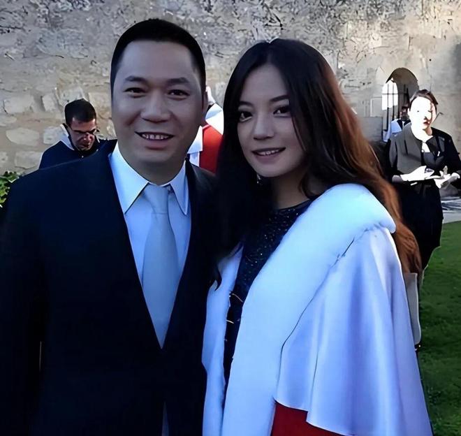 赵薇和李湘谁有钱__李湘和赵薇卖红酒