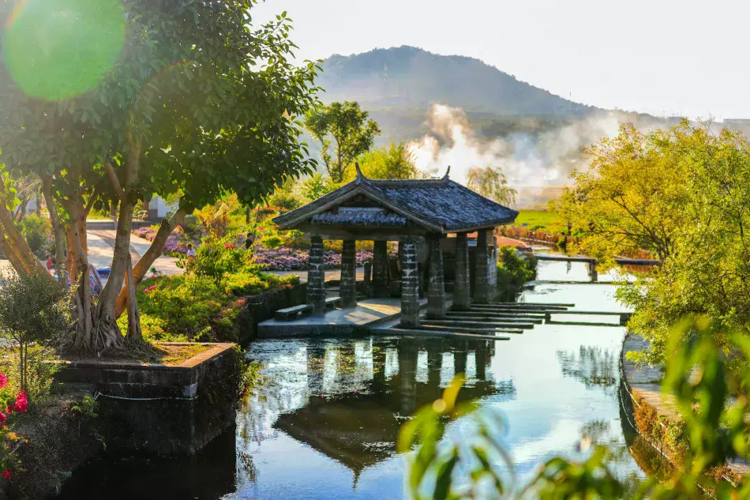 腾冲风物志丨和顺洗衣亭：一亭藏岁月，半河映深情_腾冲风物志丨和顺洗衣亭：一亭藏岁月，半河映深情_