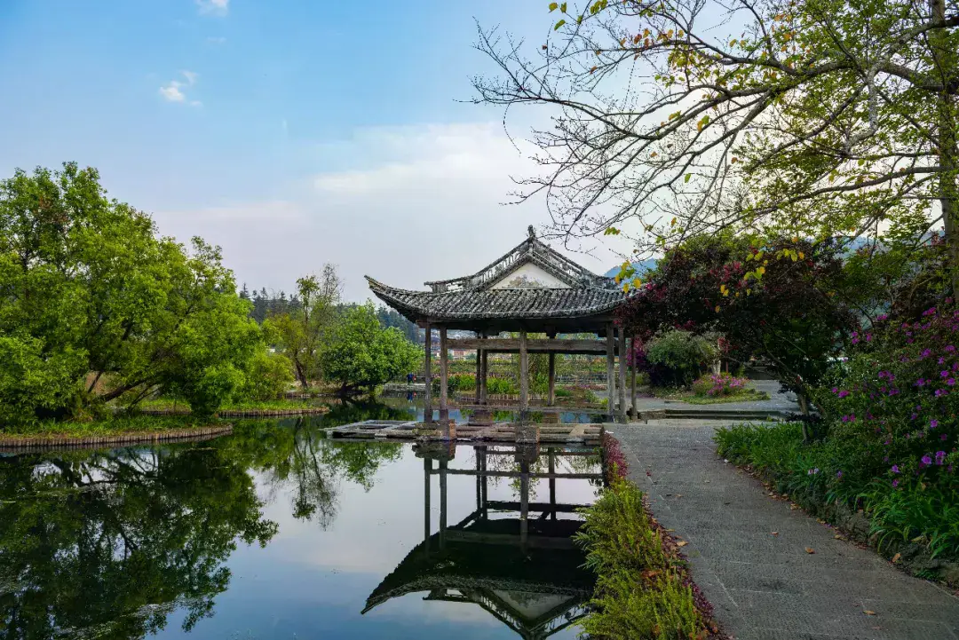 腾冲风物志丨和顺洗衣亭：一亭藏岁月，半河映深情_腾冲风物志丨和顺洗衣亭：一亭藏岁月，半河映深情_