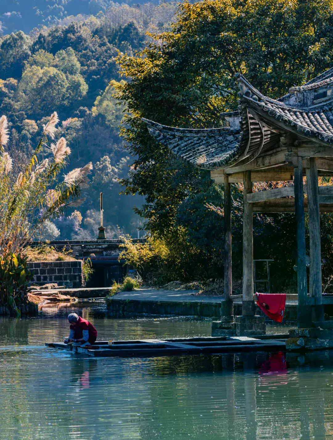 腾冲风物志丨和顺洗衣亭：一亭藏岁月，半河映深情_腾冲风物志丨和顺洗衣亭：一亭藏岁月，半河映深情_