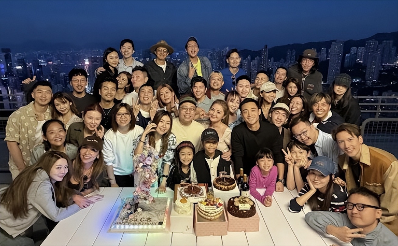 43岁阿Sa官宣新恋情，男方是健身教练比她小9岁，多张恩爱照曝光__43岁阿Sa官宣新恋情，男方是健身教练比她小9岁，多张恩爱照曝光