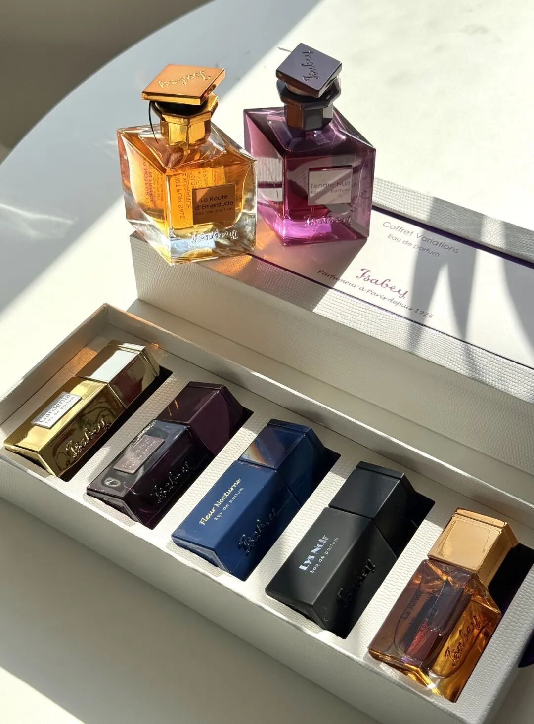 拽酷财阀千金，私底下喜欢的居然是这么幼稚的东西？__拽酷财阀千金，私底下喜欢的居然是这么幼稚的东西？