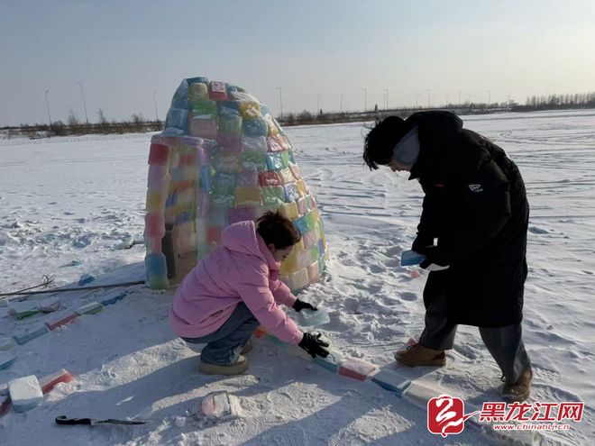 火炕头徒手餐厅__徒手捏爆易拉罐技巧