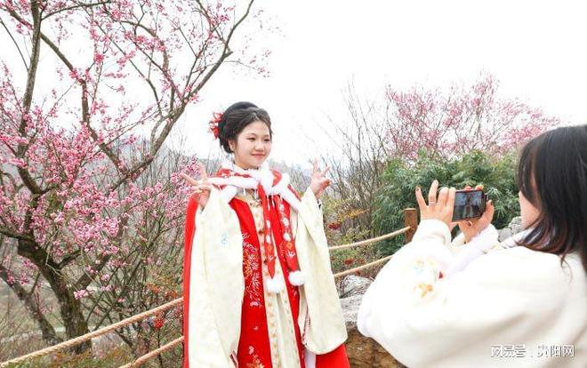 泰国白庙汉服写真_贵州梅园在哪里_