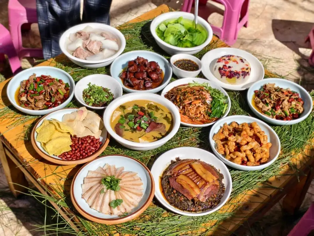 _相聚美食_好友相聚美食相伴