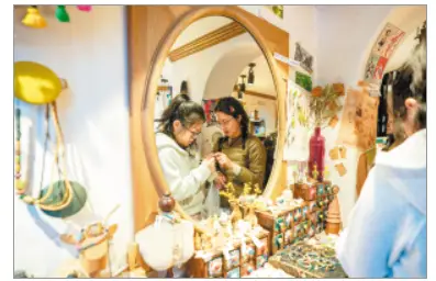 _漫步走进咖啡屋的歌名叫什么_漫步餐厅