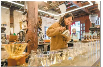 漫步餐厅__漫步走进咖啡屋的歌名叫什么