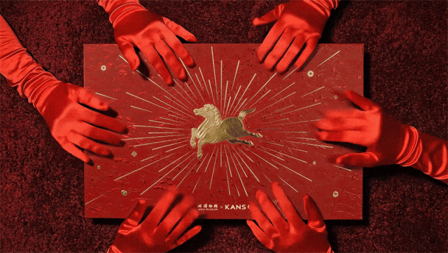 马年马年马上有钱是什么歌_传奇广告服跟群服的区别_