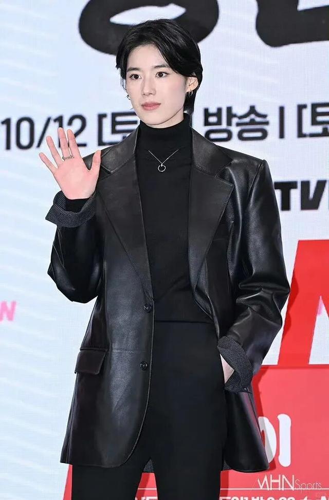 “过年红”就这么穿，真不俗！_“过年红”就这么穿，真不俗！_