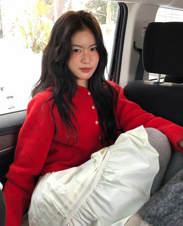 _“过年红”就这么穿，真不俗！_“过年红”就这么穿，真不俗！