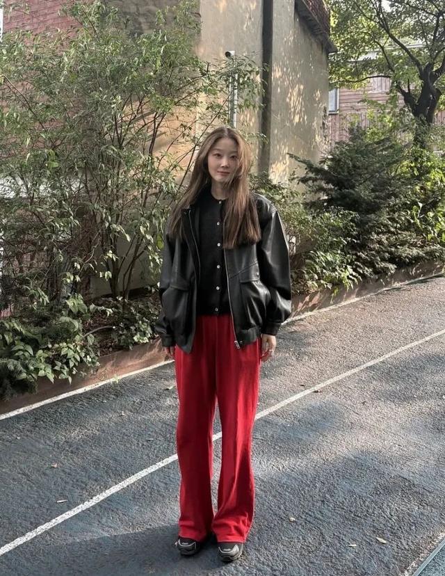 _“过年红”就这么穿，真不俗！_“过年红”就这么穿，真不俗！