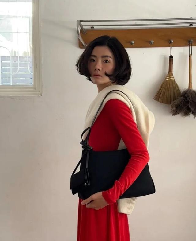 “过年红”就这么穿，真不俗！__“过年红”就这么穿，真不俗！