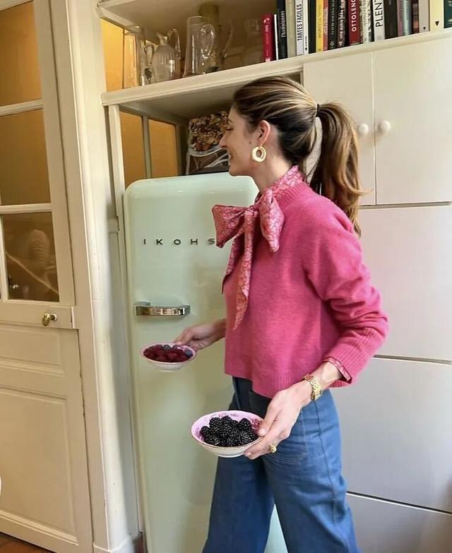 _“过年红”就这么穿，真不俗！_“过年红”就这么穿，真不俗！