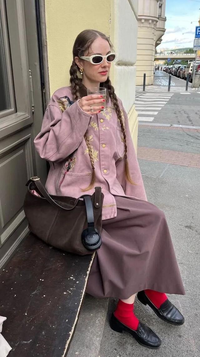 “过年红”就这么穿，真不俗！__“过年红”就这么穿，真不俗！