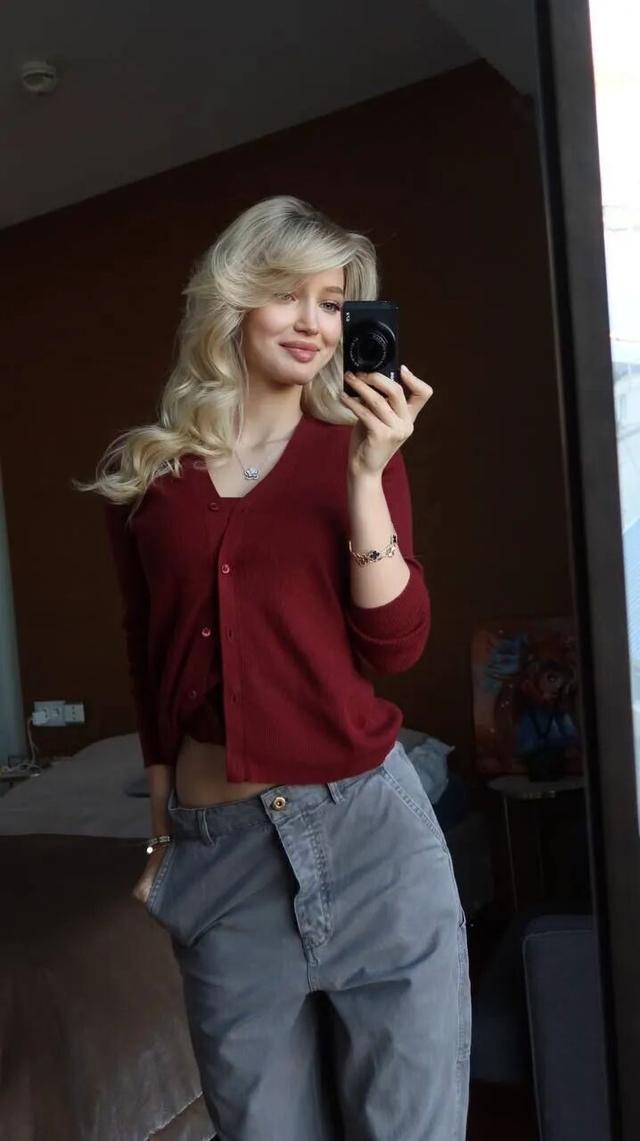 _“过年红”就这么穿，真不俗！_“过年红”就这么穿，真不俗！