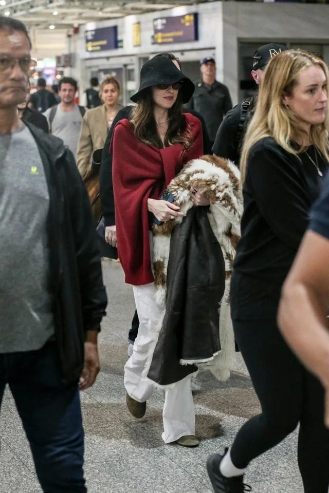 “过年红”就这么穿，真不俗！__“过年红”就这么穿，真不俗！