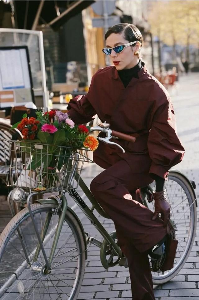 _“过年红”就这么穿，真不俗！_“过年红”就这么穿，真不俗！